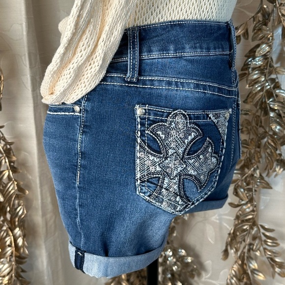Love Indigo Blue Denim Shorts Size‎ 6 Cross Embroidery Rhinestones Cuffed - Picture 9 of 13